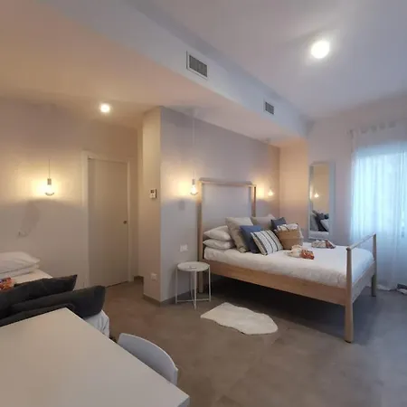 לינה וארוחת בוקר Maria Luxury 4*